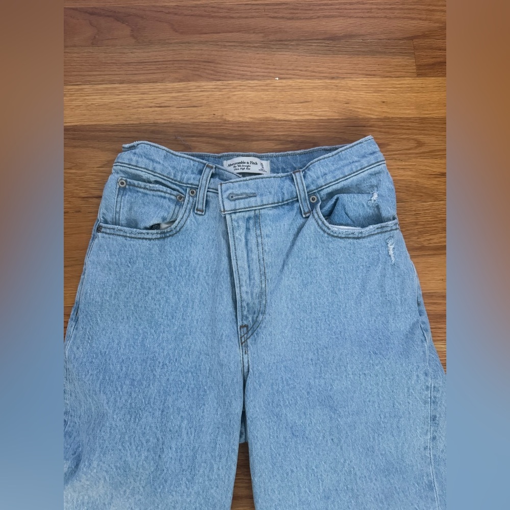 Abercrombie Curve Love Ultra High Rise 90s Straight Jean 25 - Picture 6 of 13